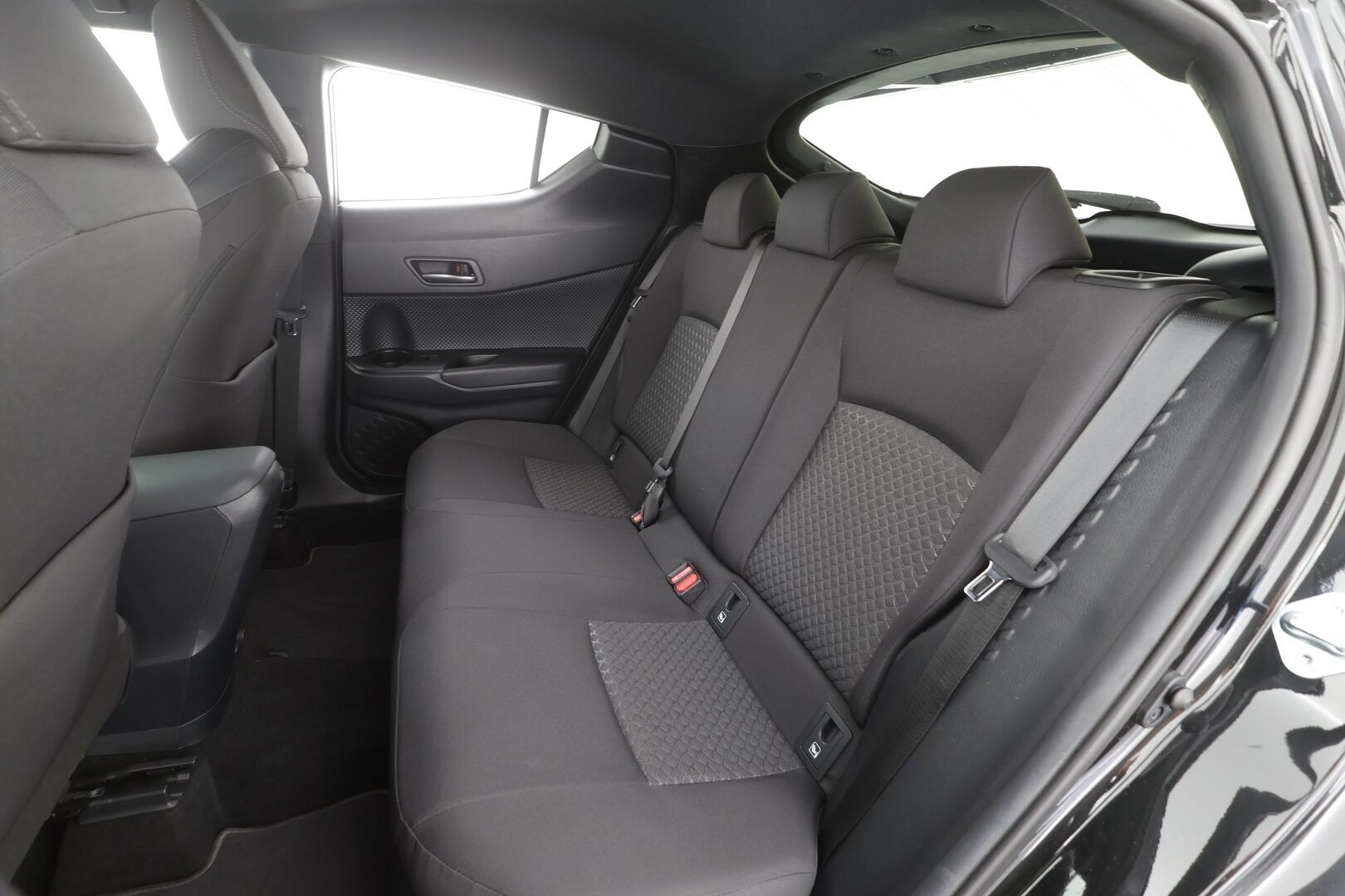 Toyota C-HR 2022 1,8 Hybrid Active - | ACC | LED | P.kamera | Facelift | Keyless | Apple & Android | Lämm. ratti | 2x renkaat aluin |