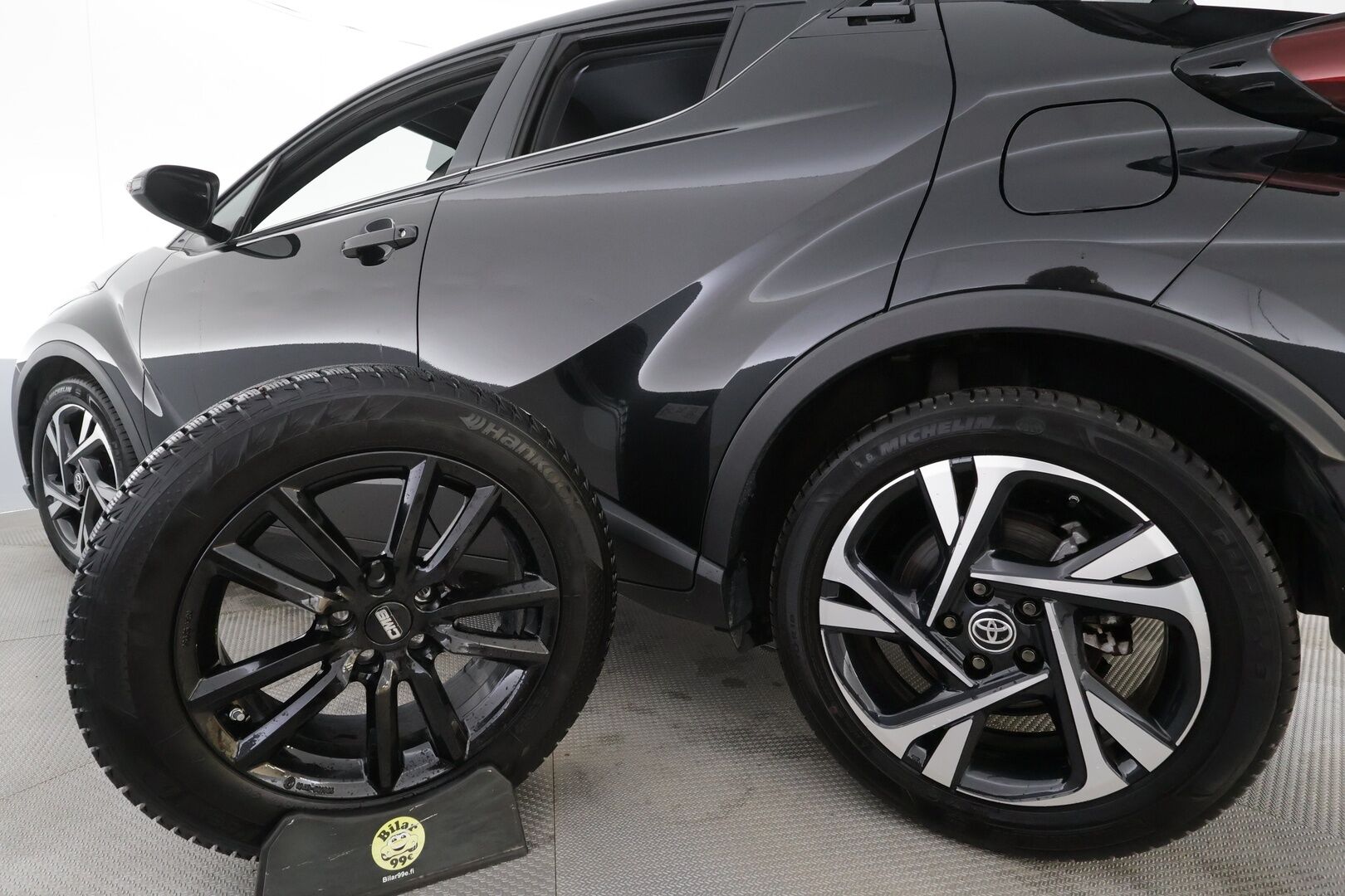 Toyota C-HR 2022 1,8 Hybrid Active - | ACC | LED | P.kamera | Facelift | Keyless | Apple & Android | Lämm. ratti | 2x renkaat aluin |