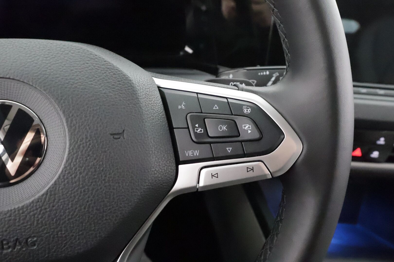 Volkswagen Golf 2021 Style eHybrid 150 kW (PHEV) DSG-automaatti * Acc / Tutkat / Sähkösäätöinen hierova istuin / LED / Navi * - Kahdet renkaat