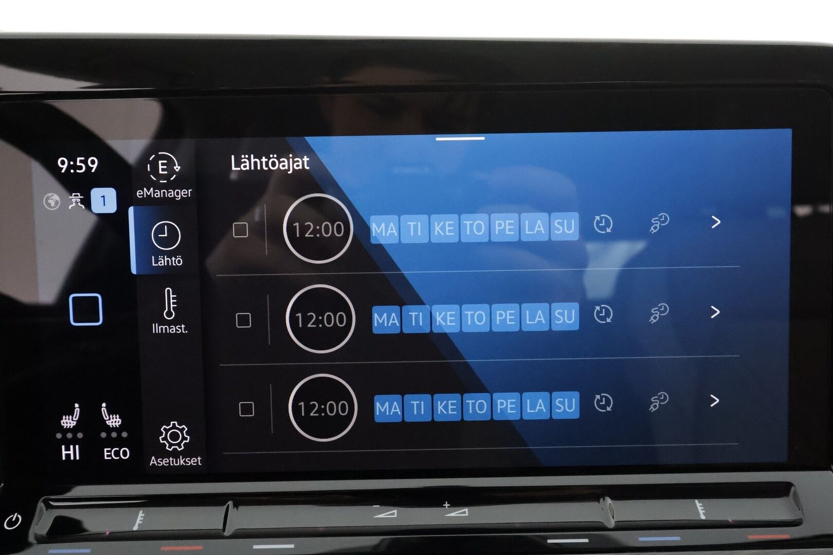 Volkswagen Golf 2021 Style eHybrid 150 kW (PHEV) DSG-automaatti * Acc / Tutkat / Sähkösäätöinen hierova istuin / LED / Navi * - Kahdet renkaat