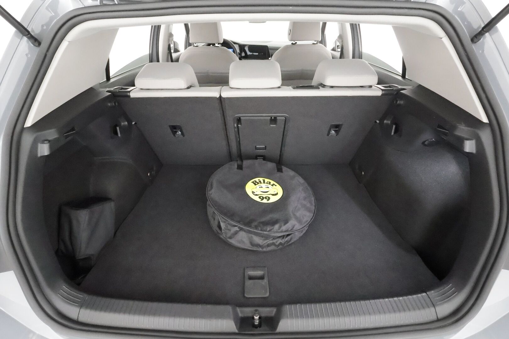 Volkswagen Golf 2021 Style eHybrid 150 kW (PHEV) DSG-automaatti * Acc / Tutkat / Sähkösäätöinen hierova istuin / LED / Navi * - Kahdet renkaat