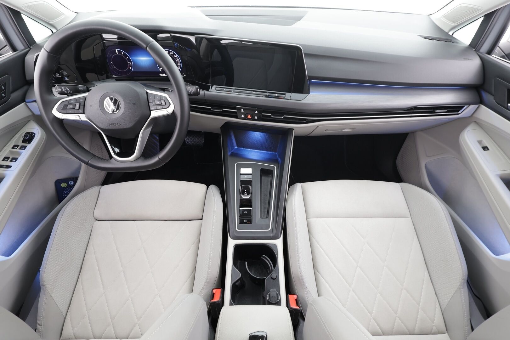 Volkswagen Golf 2021 Style eHybrid 150 kW (PHEV) DSG-automaatti * Acc / Tutkat / Sähkösäätöinen hierova istuin / LED / Navi * - Kahdet renkaat