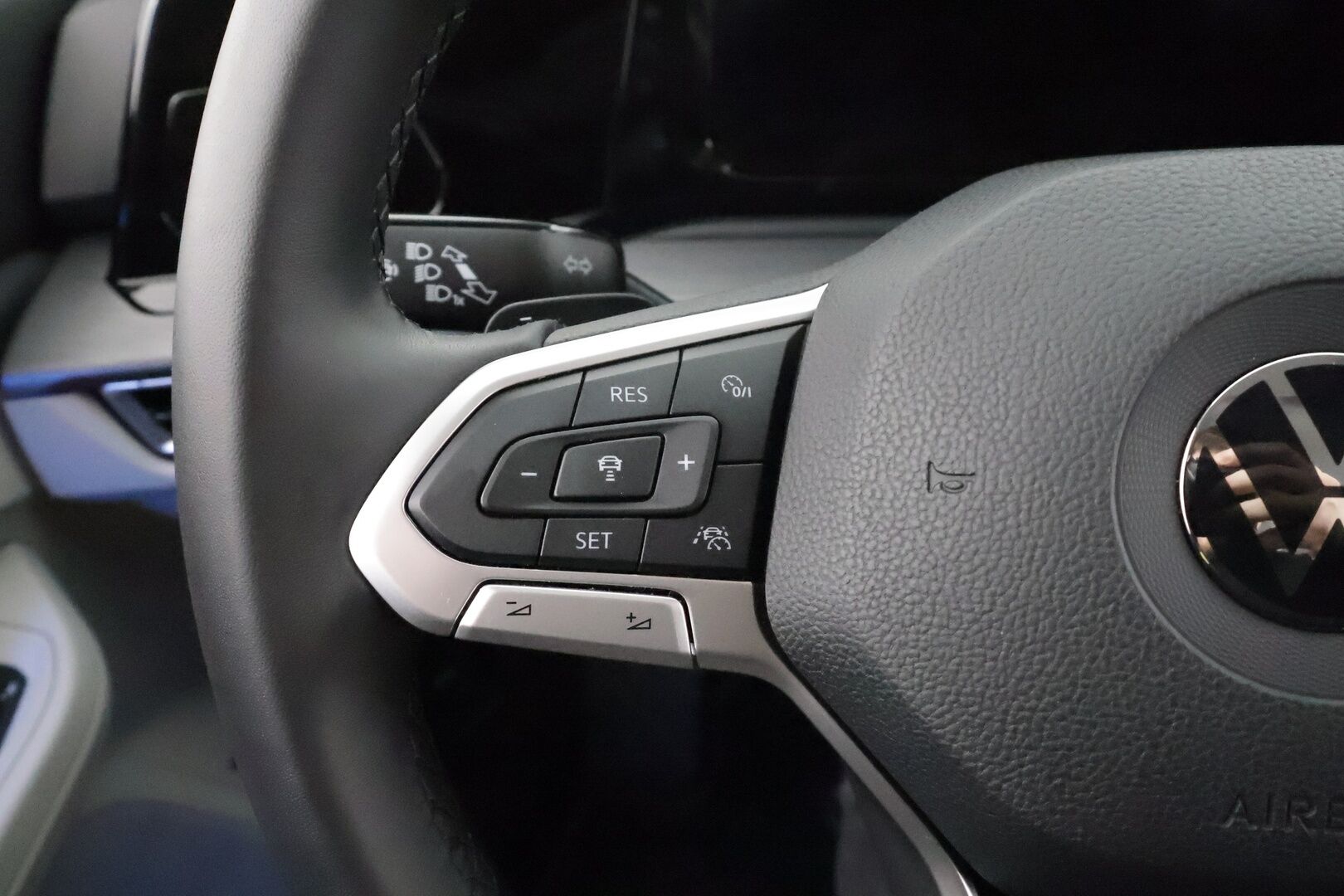 Volkswagen Golf 2021 Style eHybrid 150 kW (PHEV) DSG-automaatti * Acc / Tutkat / Sähkösäätöinen hierova istuin / LED / Navi * - Kahdet renkaat