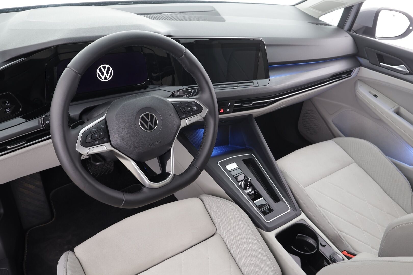 Volkswagen Golf 2021 Style eHybrid 150 kW (PHEV) DSG-automaatti * ACC / Tutkat / Sähkösäätöinen istuin / LED / Navi * - Kahdet renkaat / Huippuvarusteet / Luotettava tekniikka! - HULLUT AVAJAISHULINAT KORKOTARJOUS 3,29 %