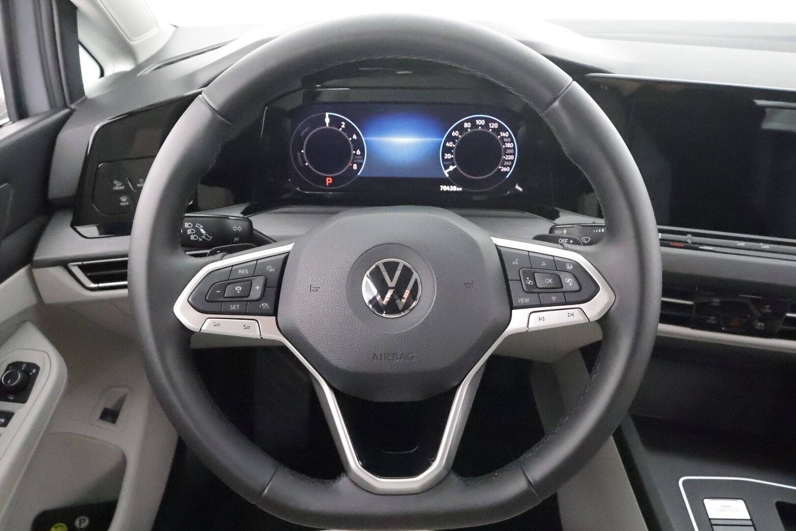 Volkswagen Golf 2021 Style eHybrid 150 kW (PHEV) DSG-automaatti * Acc / Tutkat / Sähkösäätöinen hierova istuin / LED / Navi * - Kahdet renkaat