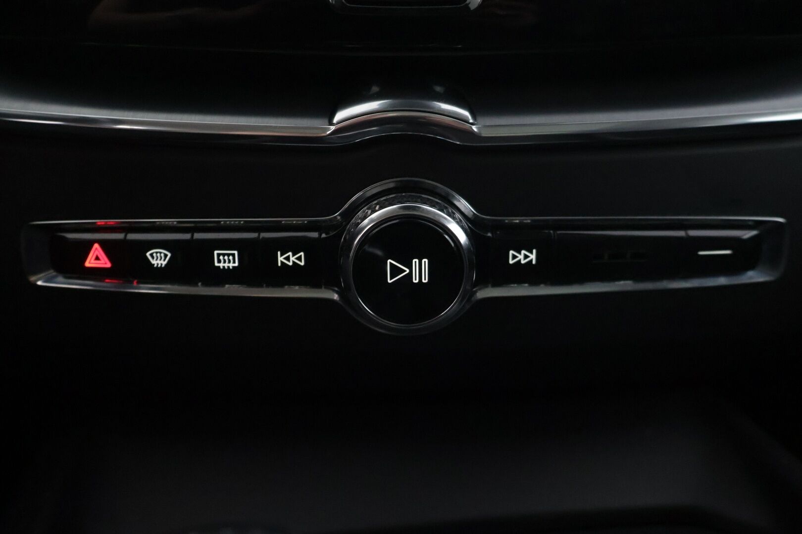 Volvo XC60 2018 T8 AWD Momentum aut - | HUD | Panorama | ACC | Koukku | 360 | Webasto | R-Design Nahkapenkit | KeylessGo | 85 Soh%|