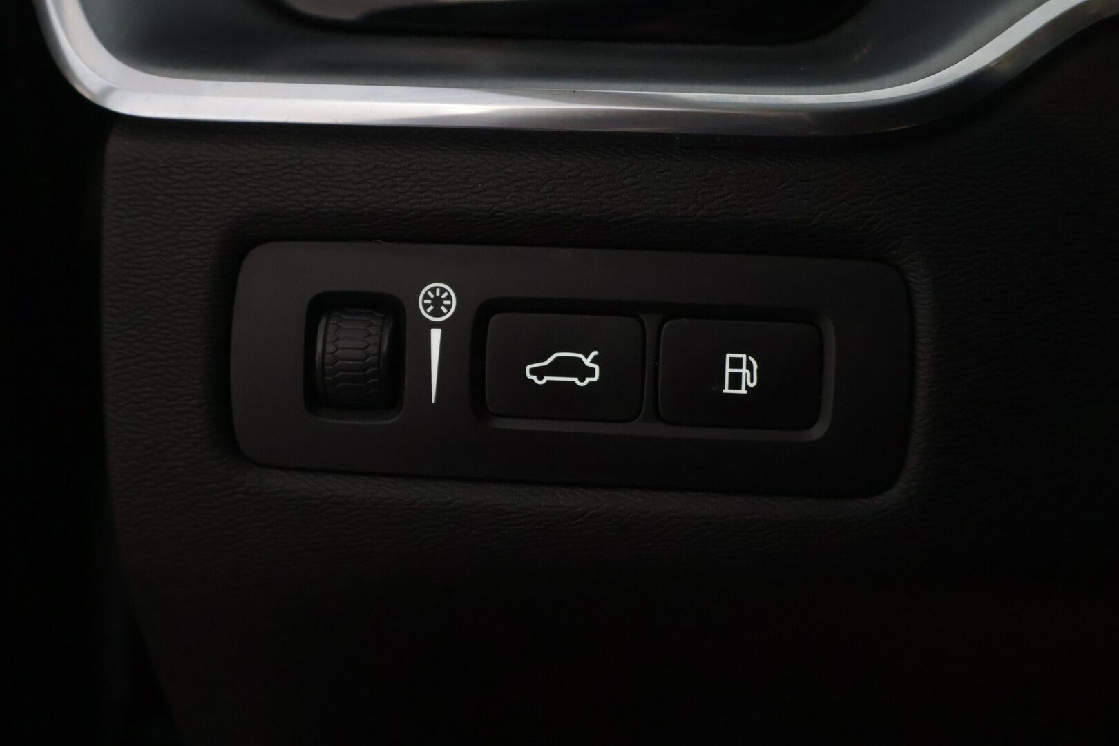 Volvo XC60 2018 T8 AWD Momentum aut - | HUD | Panorama | ACC | Koukku | 360 | Webasto | R-Design Nahkapenkit | KeylessGo | 85 Soh%|
