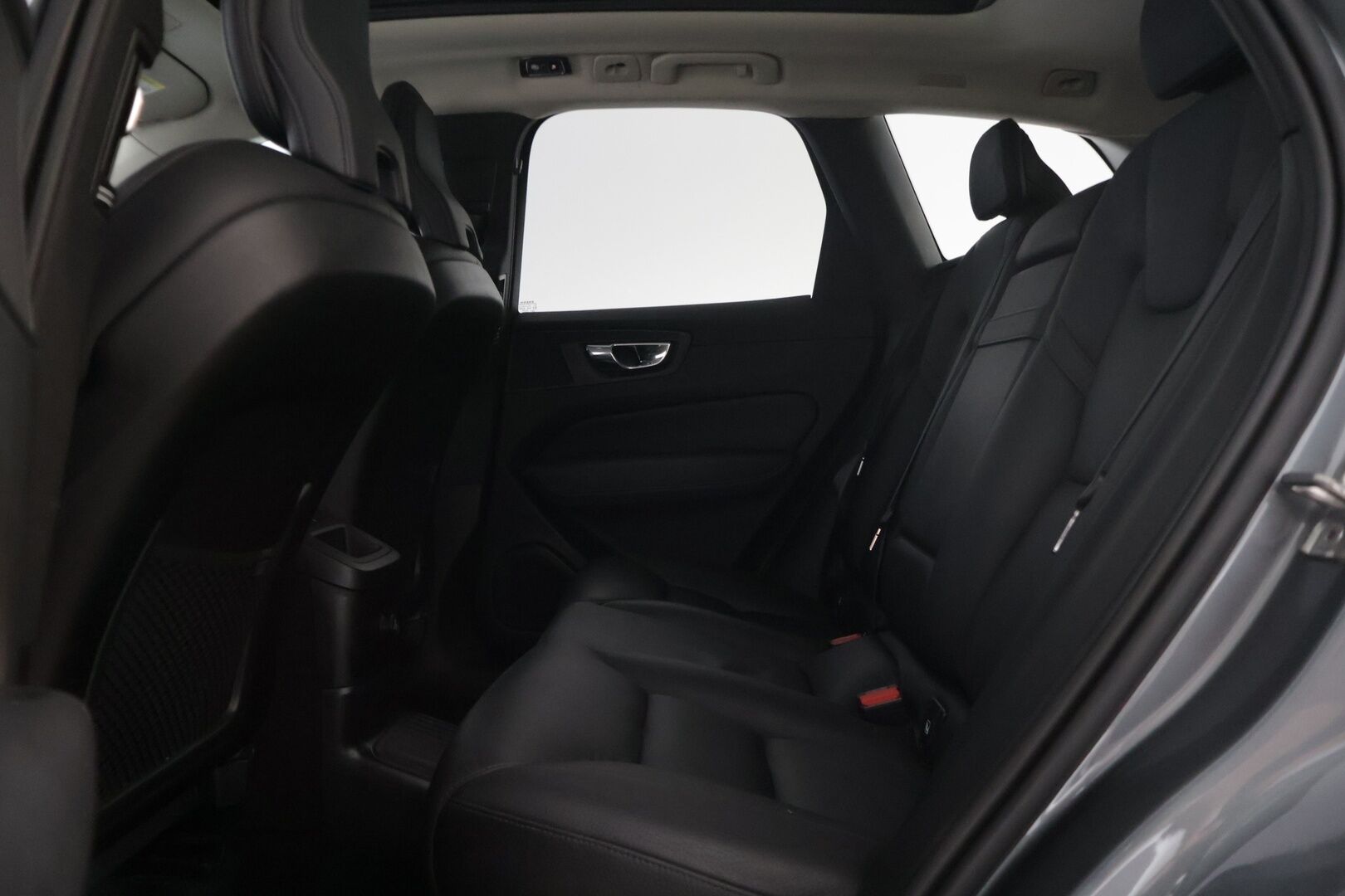 Volvo XC60 2018 T8 AWD Momentum aut - | HUD | Panorama | ACC | Koukku | 360 | Webasto | R-Design Nahkapenkit | KeylessGo | 85 Soh%|