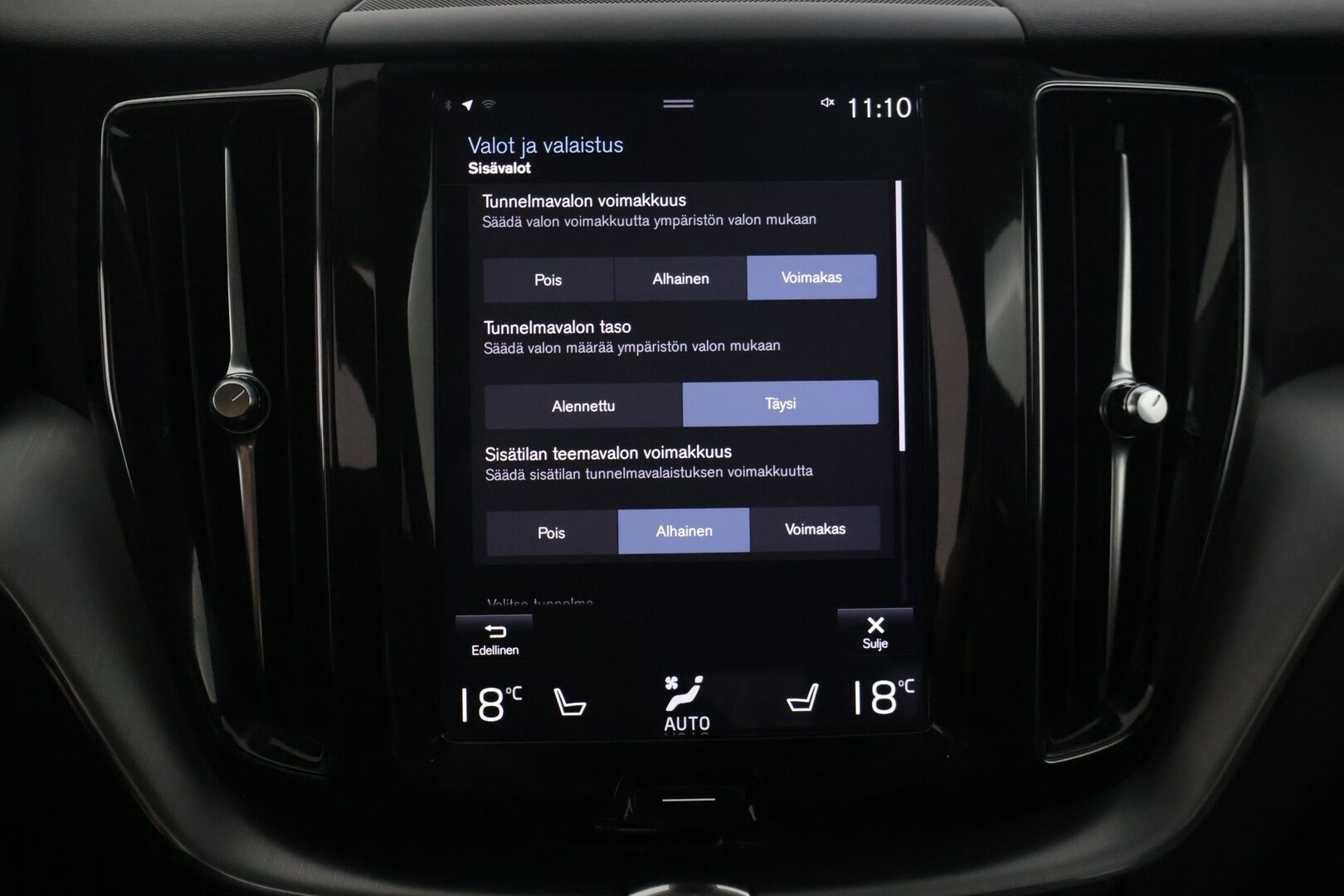 Volvo XC60 2018 T8 AWD Momentum aut - | HUD | Panorama | ACC | Koukku | 360 | Webasto | R-Design Nahkapenkit | KeylessGo | 85 Soh%|