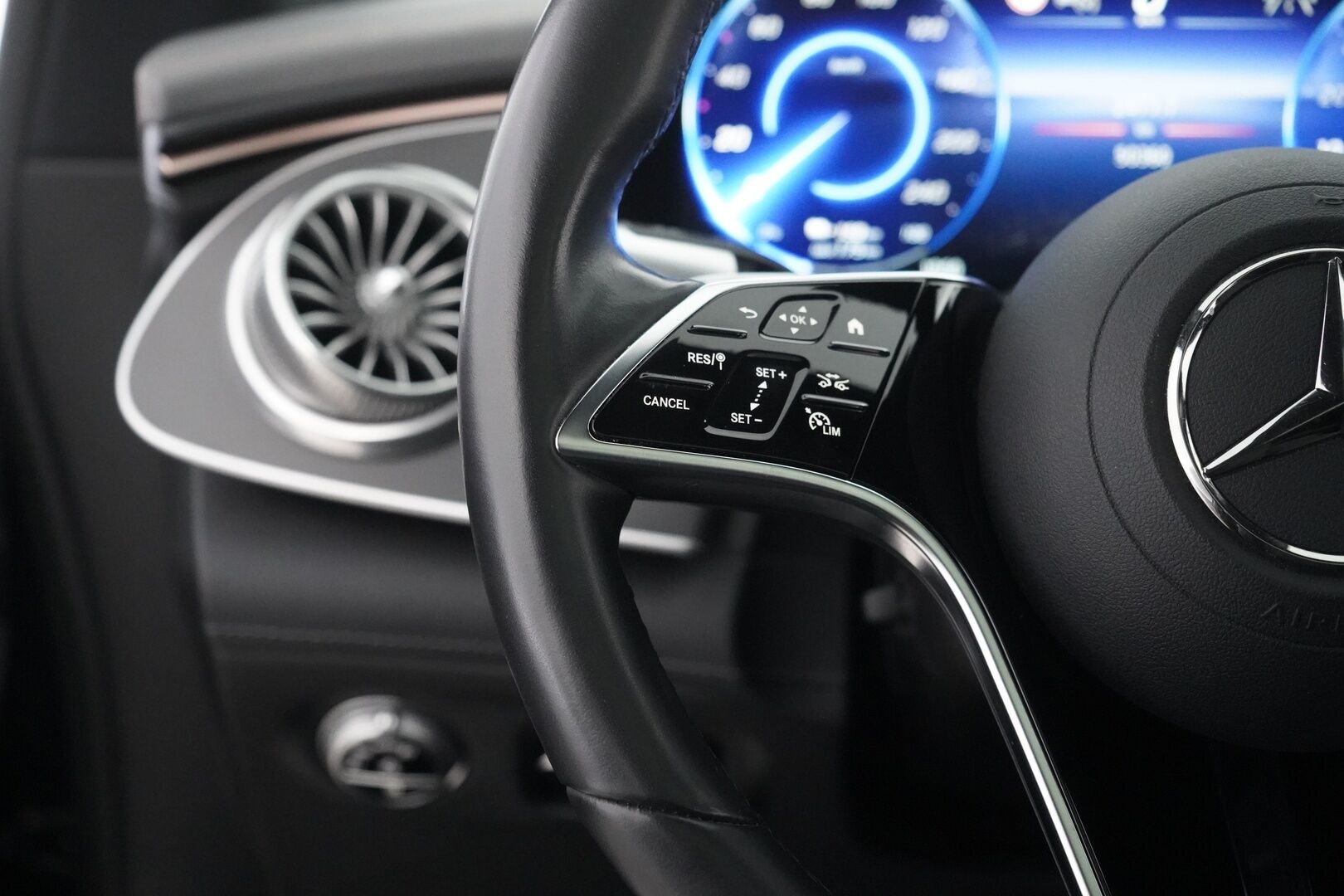 Mercedes-Benz EQS 2022 350 Sedan Luxury - Distronic | Nelipyöräohjaus | Panorama | Nahkasisusta | Muistipenkit | Keyless | Peruutuskamera | Airmatic | Blis | Ambient | Akku kuntotarkastettu