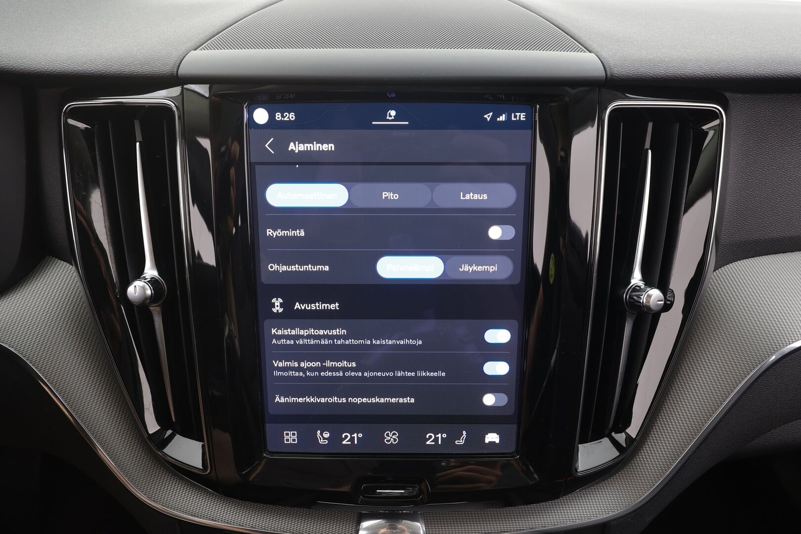 Volvo XC60 2023 T6 AWD Long Range Plus Dark aut - | Pilot assist | Webasto | Koukku | Panorama | Full LED | Muistinahat | P.Kamera | High Performance audio | Keyless | Apple&Android | 1.Om Suomi-auto | Merkkihuollettu | Kahdet Renkaat |