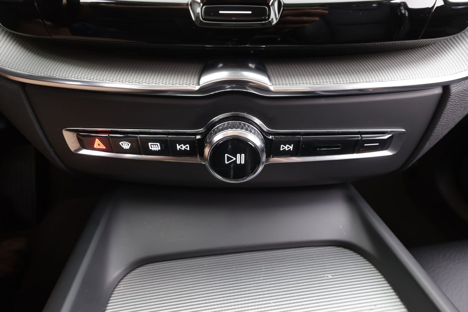Volvo XC60 2023 T6 AWD Long Range Plus Dark aut - | Pilot assist | Webasto | Koukku | Panorama | Full LED | Muistinahat | P.Kamera | High Performance audio | Keyless | Apple&Android | 1.Om Suomi-auto | Merkkihuollettu | Kahdet Renkaat |