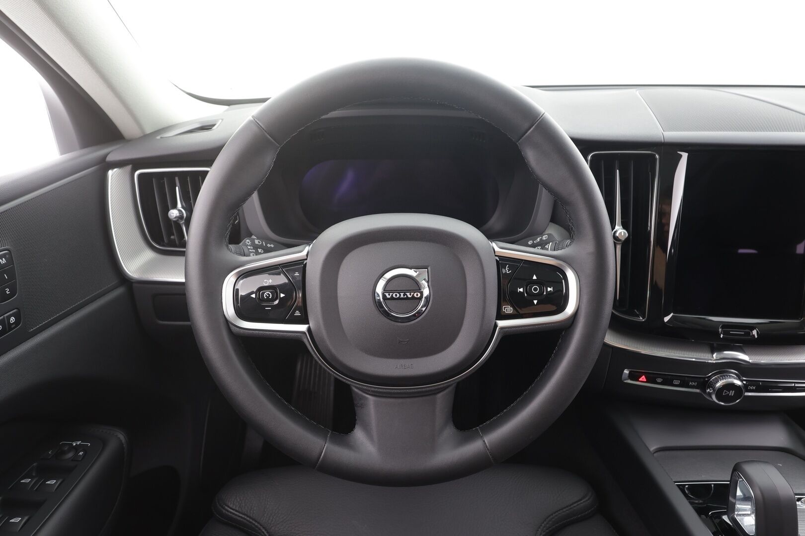 Volvo XC60 2023 T6 AWD Long Range Plus Dark aut - | Pilot assist | Webasto | Koukku | Panorama | Full LED | Muistinahat | P.Kamera | High Performance audio | Keyless | Apple&Android | 1.Om Suomi-auto | Merkkihuollettu | Kahdet Renkaat |