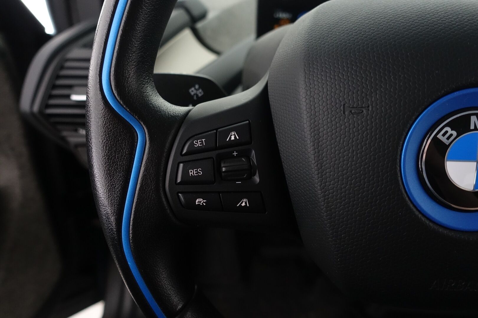 BMW I3S 2022 120 Charged Edition - | ACC | Driving Assistant Plus | Lämpöpumppu | Digimittaristo | P.Kamera | Keyless | Navi | Bluetooth | 2X Renkaat & Aluvanteet |