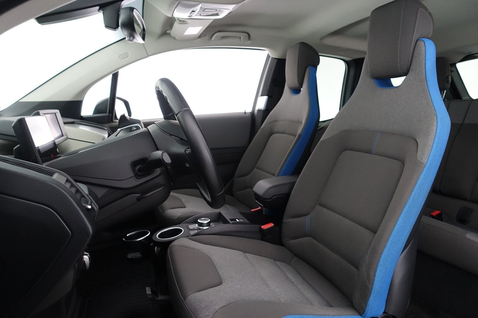 BMW I3S 2022 120 Charged Edition - | ACC | Driving Assistant Plus | Lämpöpumppu | Digimittaristo | P.Kamera | Keyless | Navi | Bluetooth | 2X Renkaat & Aluvanteet |