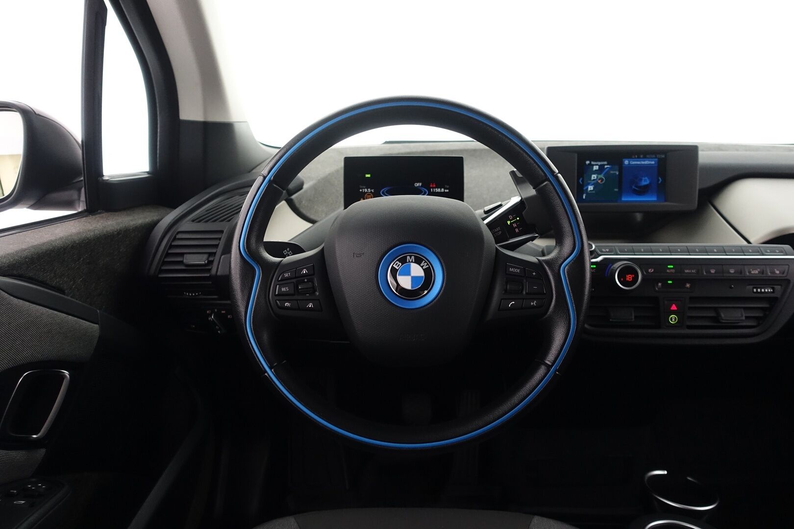 BMW I3S 2022 120 Charged Edition - | ACC | Driving Assistant Plus | Lämpöpumppu | Digimittaristo | P.Kamera | Keyless | Navi | Bluetooth | 2X Renkaat & Aluvanteet |