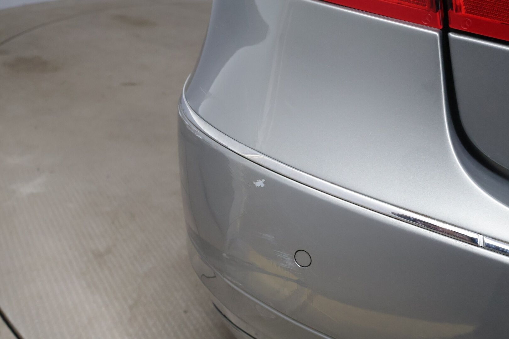 Mercedes-Benz E 2011 200 NGT Avantgarde 1,8 * Myydään Huutokaupat.com * Lohkolämmitin / Vetokoukku / Vakkari / Tutkat / * - *Myydään Huutokaupat.com* Kahdet renkaat vanteilla / Ortopedi-istuimet*