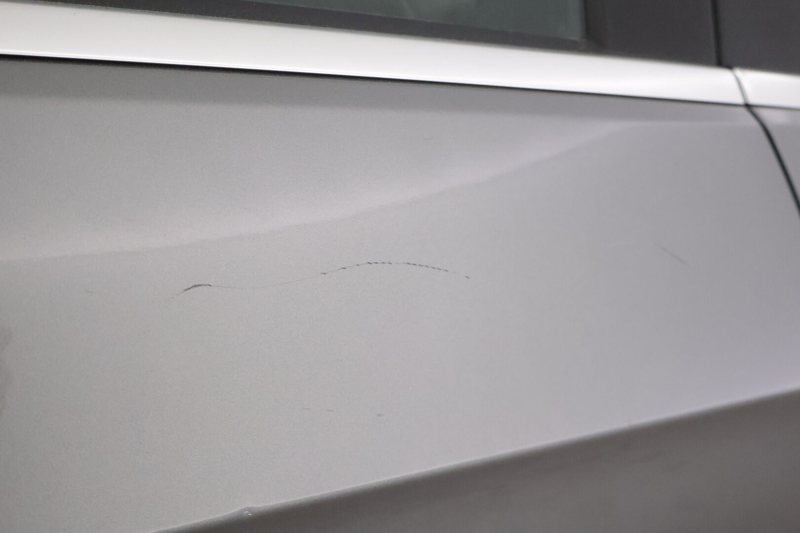 Mercedes-Benz E 2011 200 NGT Avantgarde 1,8 * Myydään Huutokaupat.com * Lohkolämmitin / Vetokoukku / Vakkari / Tutkat / * - *Myydään Huutokaupat.com* Kahdet renkaat vanteilla / Ortopedi-istuimet*