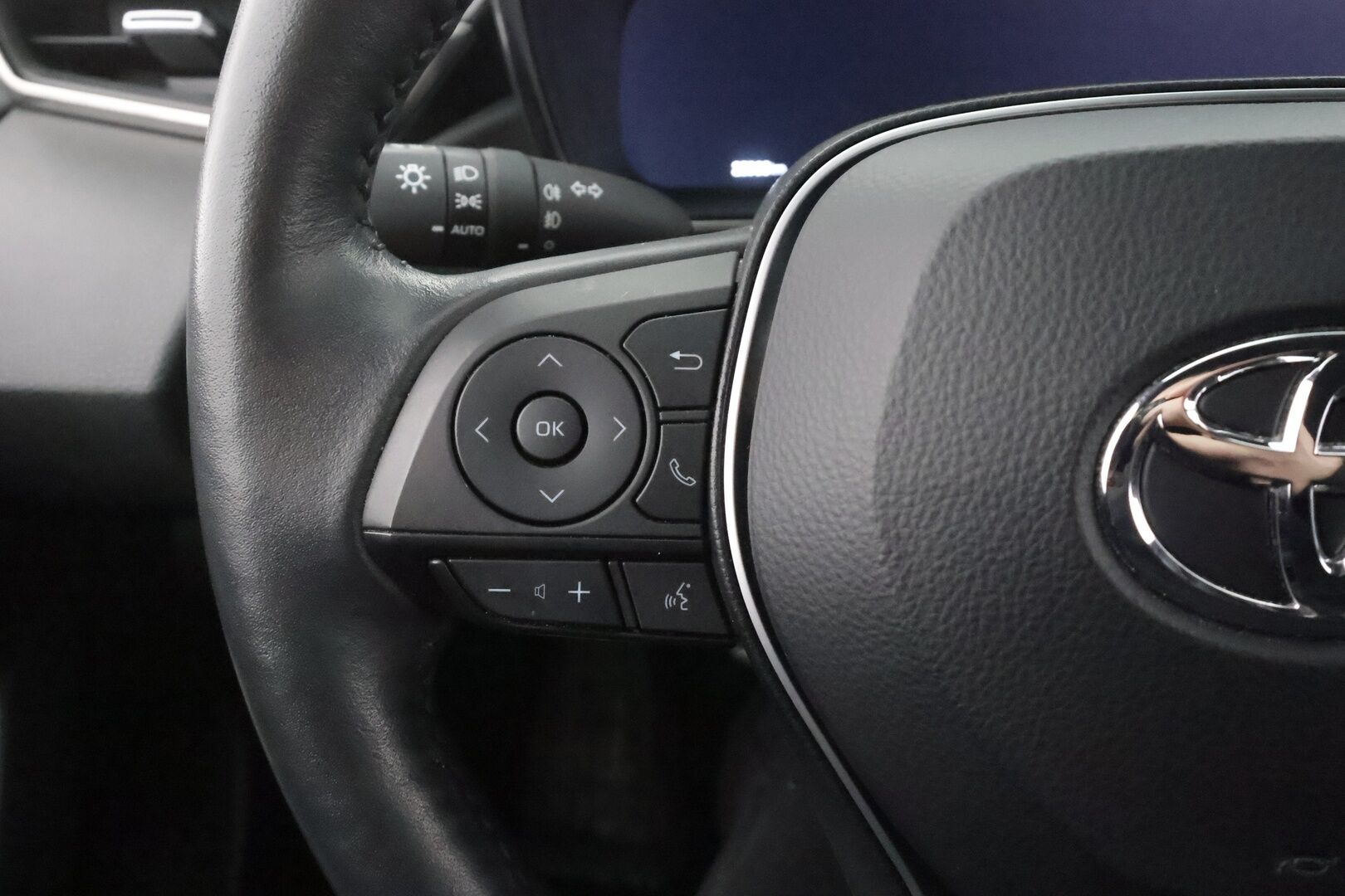 Toyota Corolla 2023 Touring Sports 1,8 Hybrid Launch Edition - | ACC | LED | P.Kamera | Lohkolämmitin | Kaistavahti | Navi | Keyless | PDA | Facelift | Kahdet renkaat | Merkkihuollot | Suomi-auto | 