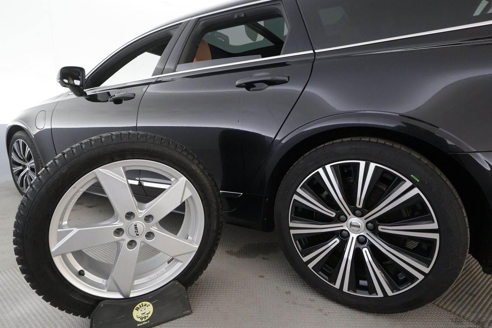 Volvo V90 2023 T8 AWD Long Range High Performance Ultimate Bright aut - | Pilot assist | 360-Kamera | Full-LED | H/K | Panorama | HUD | Ilmastoidut Muistipenkit | Keyless | Ruskeat Sporttinahat | 1.Om Suomi-auto | Kahdet renkaat | Merkkihuollettu |
