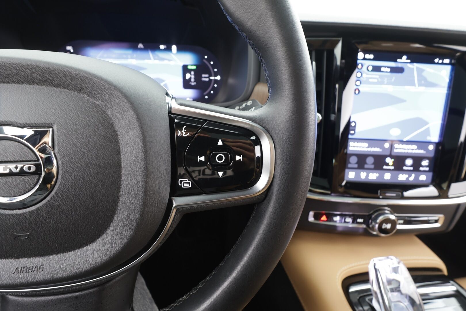 Volvo V90 2023 T8 AWD Long Range High Performance Ultimate Bright aut - | Pilot assist | 360-Kamera | Full-LED | H/K | Panorama | HUD | Ilmastoidut Muistipenkit | Keyless | Ruskeat Sporttinahat | 1.Om Suomi-auto | Kahdet renkaat | Merkkihuollettu |