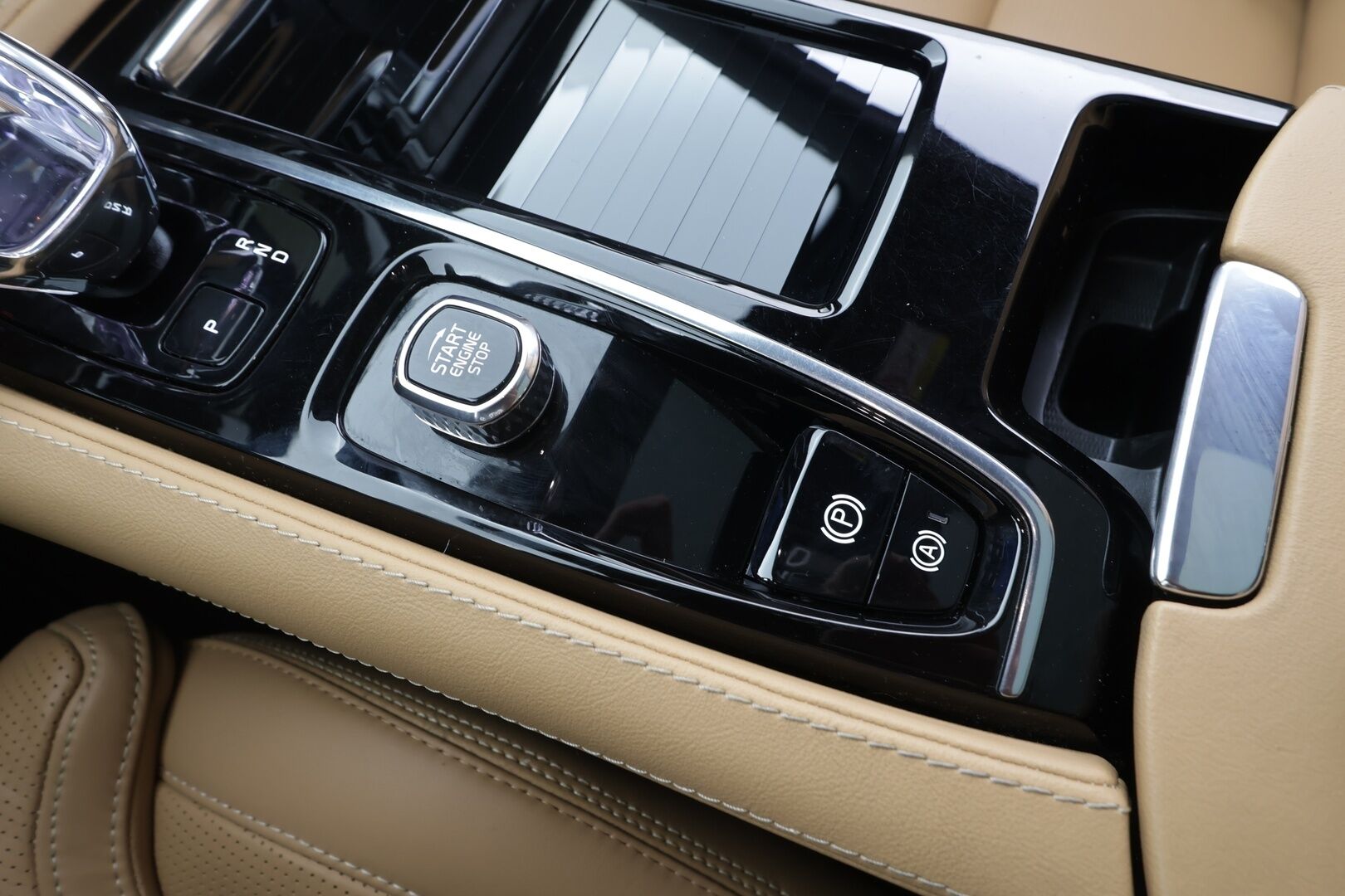 Volvo V90 2023 T8 AWD Long Range High Performance Ultimate Bright aut - | Pilot assist | 360-Kamera | Full-LED | H/K | Panorama | HUD | Ilmastoidut Muistipenkit | Keyless | Ruskeat Sporttinahat | 1.Om Suomi-auto | Kahdet renkaat | Merkkihuollettu |
