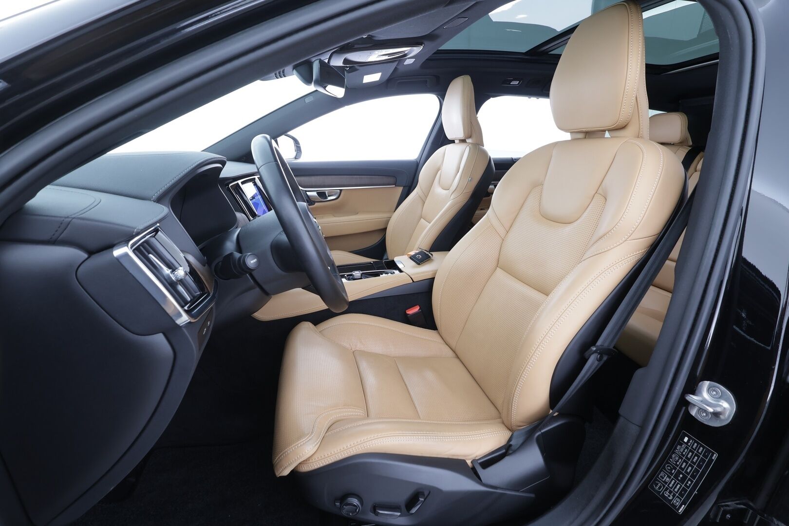 Volvo V90 2023 T8 AWD Long Range High Performance Ultimate Bright aut - | Pilot assist | 360-Kamera | Full-LED | H/K | Panorama | HUD | Ilmastoidut Muistipenkit | Keyless | Ruskeat Sporttinahat | 1.Om Suomi-auto | Kahdet renkaat | Merkkihuollettu |
