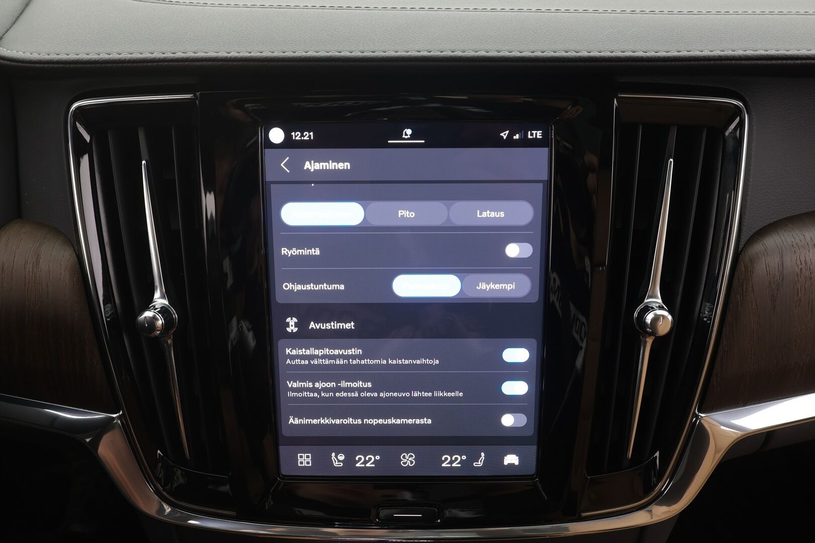 Volvo V90 2023 T8 AWD Long Range High Performance Ultimate Bright aut - | Pilot assist | 360-Kamera | Full-LED | H/K | Panorama | HUD | Ilmastoidut Muistipenkit | Keyless | Ruskeat Sporttinahat | 1.Om Suomi-auto | Kahdet renkaat | Merkkihuollettu |