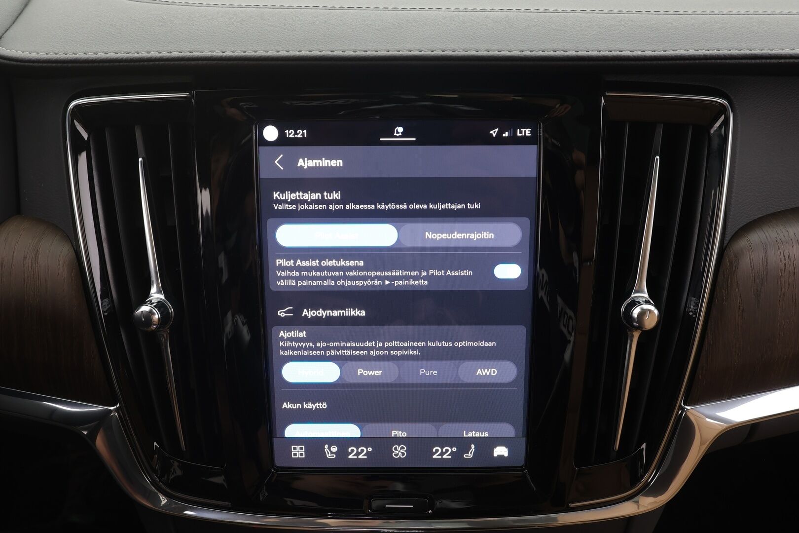 Volvo V90 2023 T8 AWD Long Range High Performance Ultimate Bright aut - | Pilot assist | 360-Kamera | Full-LED | H/K | Panorama | HUD | Ilmastoidut Muistipenkit | Keyless | Ruskeat Sporttinahat | 1.Om Suomi-auto | Kahdet renkaat | Merkkihuollettu |
