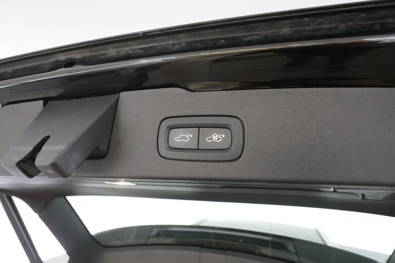 Volvo V60 2023 B4 MHEV Business Plus Bright DCT aut - | ACC | Webasto | Koukku | Muistinahat | Sporttipenkit | Full-LED | P.kamera | High performance audio | Keyless | 1-om suomiauto | 