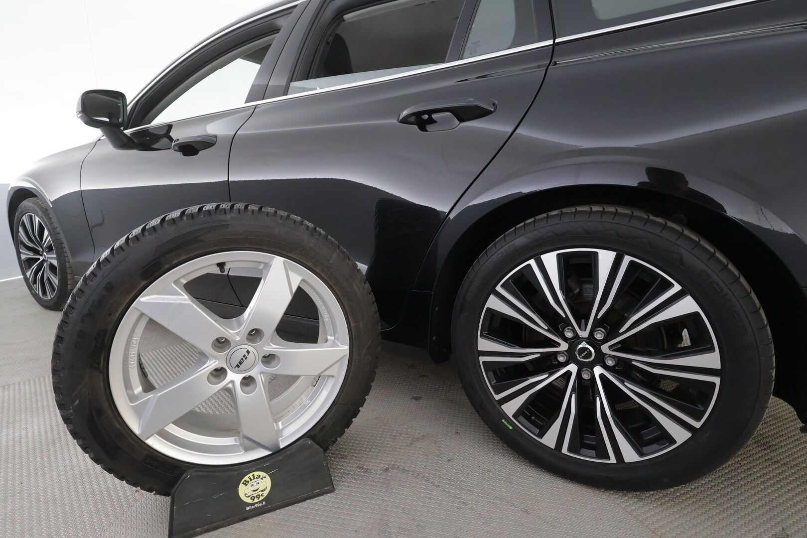 Volvo V60 2023 B4 MHEV Business Plus Bright DCT aut - | ACC | Webasto | Koukku | Muistinahat | Sporttipenkit | Full-LED | P.kamera | High performance audio | Keyless | 1-om suomiauto | 