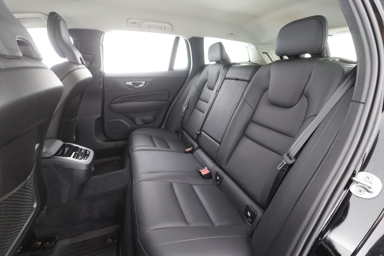 Volvo V60 2023 B4 MHEV Business Plus Bright DCT aut - | ACC | Webasto | Koukku | Muistinahat | Sporttipenkit | Full-LED | P.kamera | High performance audio | Keyless | 1-om suomiauto | 