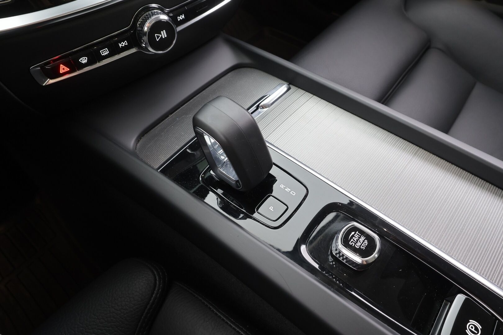 Volvo V60 2023 B4 MHEV Business Plus Bright DCT aut - | ACC | Webasto | Koukku | Muistinahat | Sporttipenkit | Full-LED | P.kamera | High performance audio | Keyless | 1-om suomiauto | 