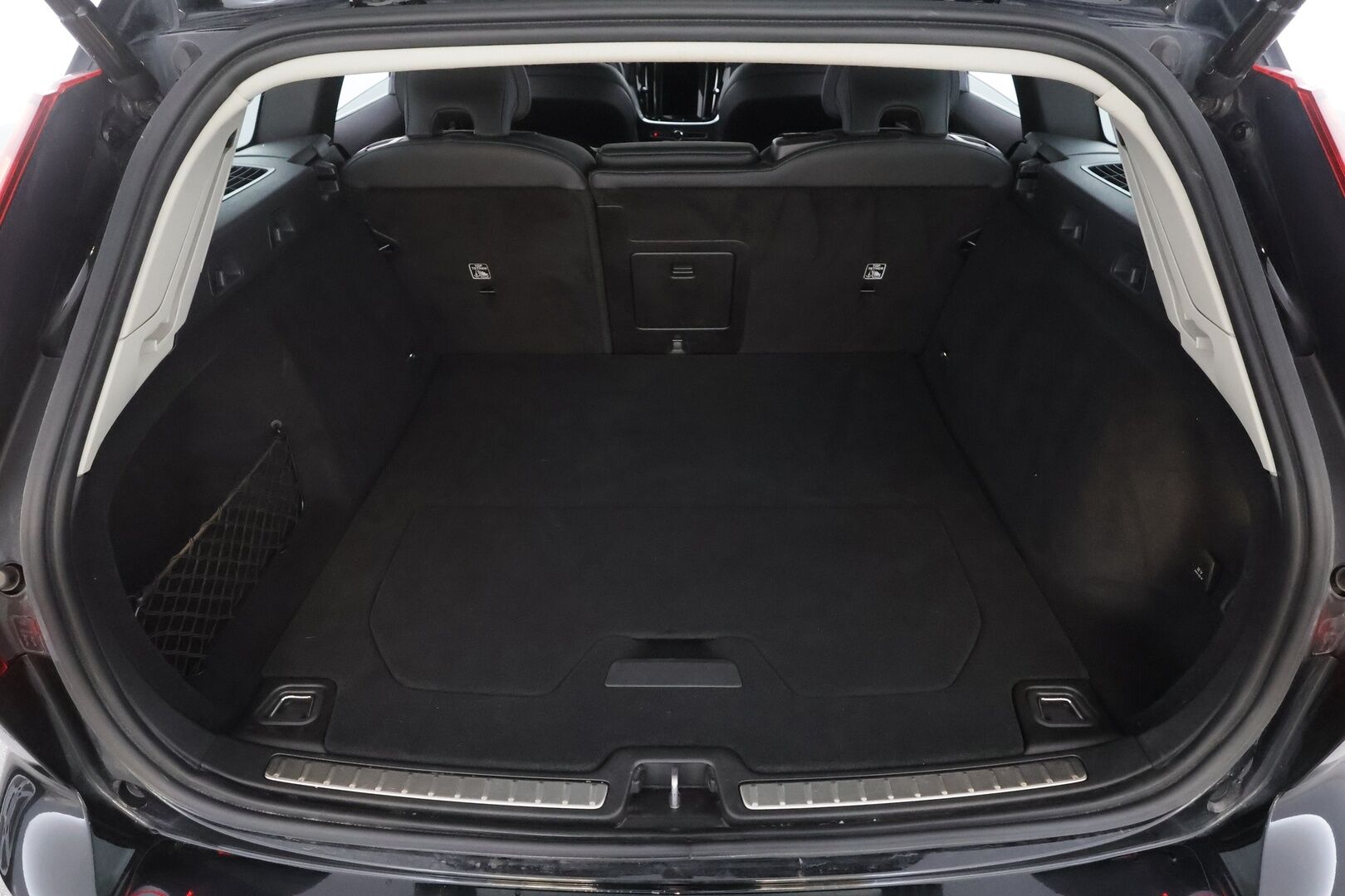 Volvo V60 2023 B4 MHEV Business Plus Bright DCT aut - | ACC | Webasto | Koukku | Muistinahat | Sporttipenkit | Full-LED | P.kamera | High performance audio | Keyless | 1-om suomiauto | 