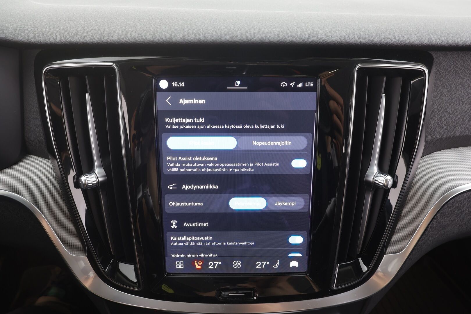 Volvo V60 2023 B4 MHEV Business Plus Bright DCT aut - | ACC | Webasto | Koukku | Muistinahat | Sporttipenkit | Full-LED | P.kamera | High performance audio | Keyless | 1-om suomiauto | 