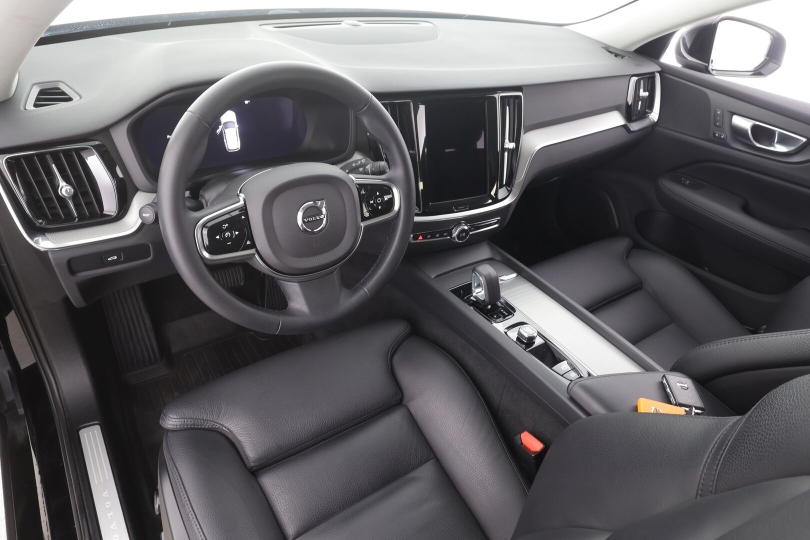 Volvo V60 2023 B4 MHEV Business Plus Bright DCT aut - | ACC | Webasto | Koukku | Muistinahat | Sporttipenkit | Full-LED | P.kamera | High performance audio | Keyless | 1-om suomiauto | 