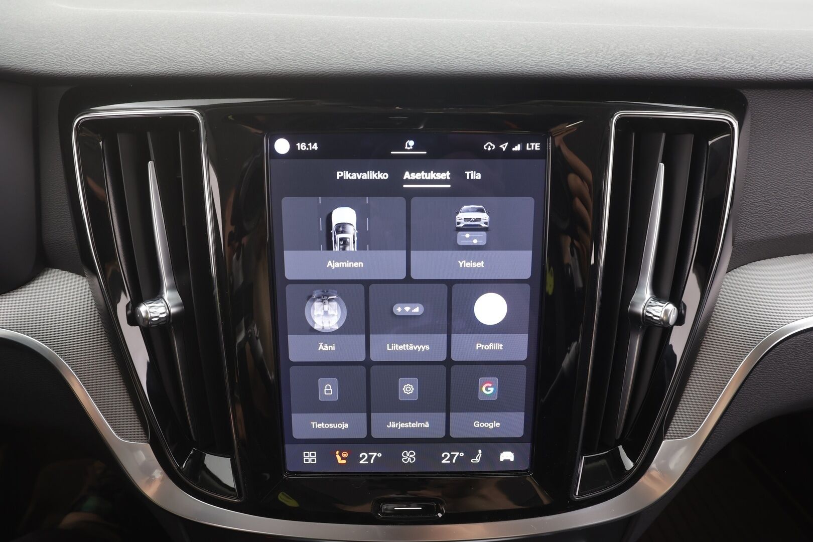 Volvo V60 2023 B4 MHEV Business Plus Bright DCT aut - | ACC | Webasto | Koukku | Muistinahat | Sporttipenkit | Full-LED | P.kamera | High performance audio | Keyless | 1-om suomiauto | 
