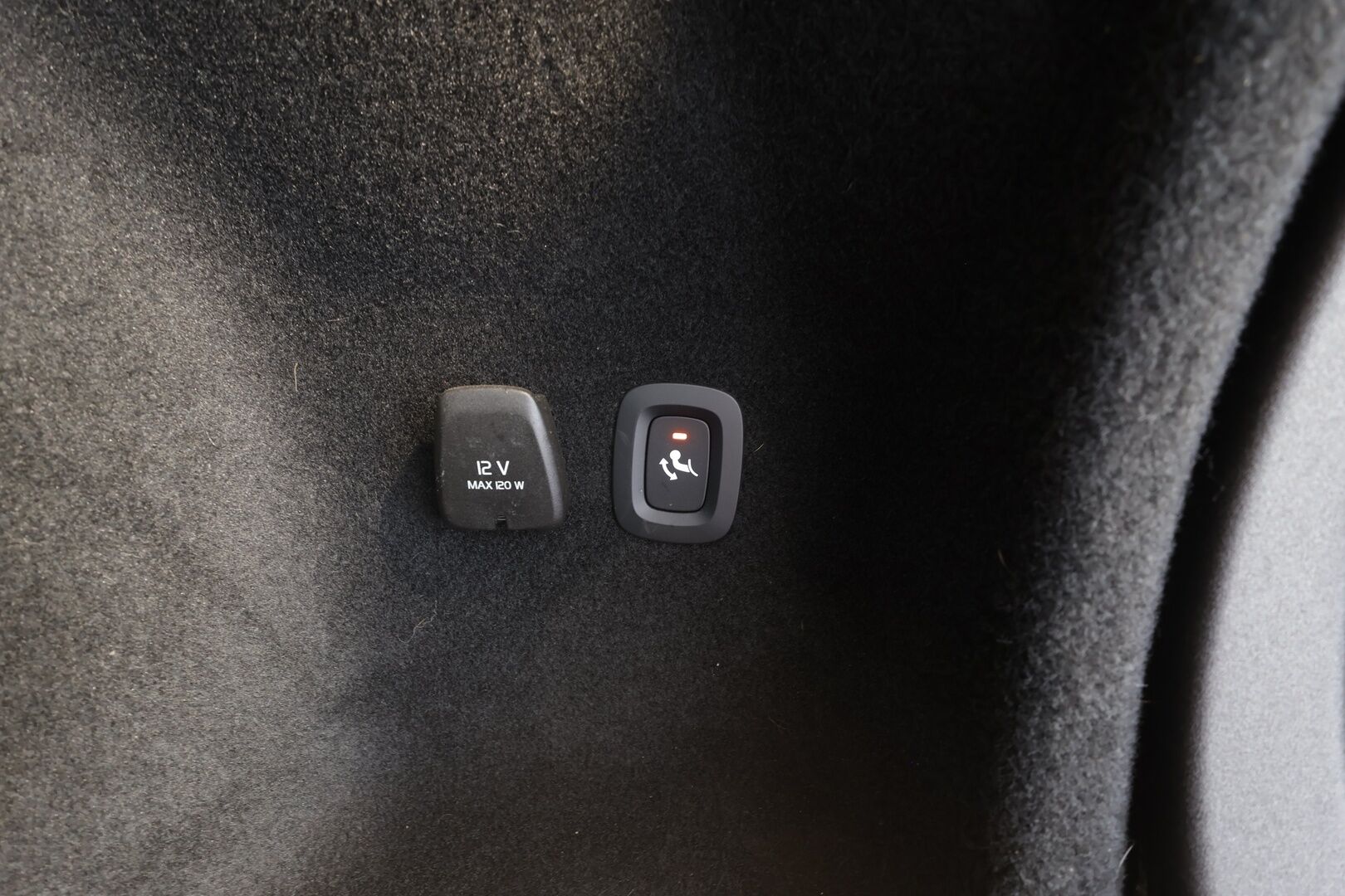 Volvo V60 2023 B4 MHEV Business Plus Bright DCT aut - | ACC | Webasto | Koukku | Muistinahat | Sporttipenkit | Full-LED | P.kamera | High performance audio | Keyless | 1-om suomiauto | 