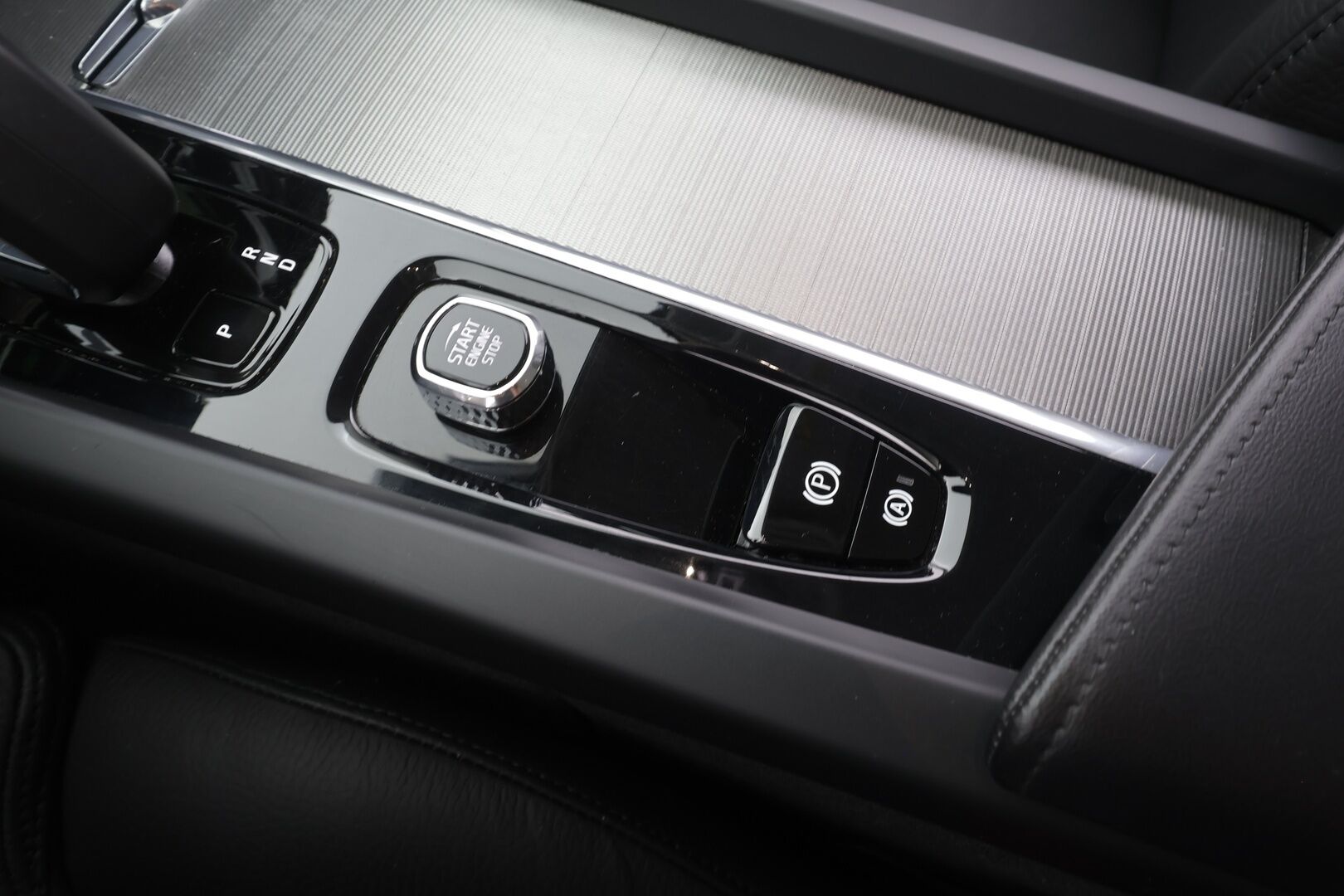 Volvo V60 2023 B4 MHEV Business Plus Bright DCT aut - | ACC | Webasto | Koukku | Muistinahat | Sporttipenkit | Full-LED | P.kamera | High performance audio | Keyless | 1-om suomiauto | 