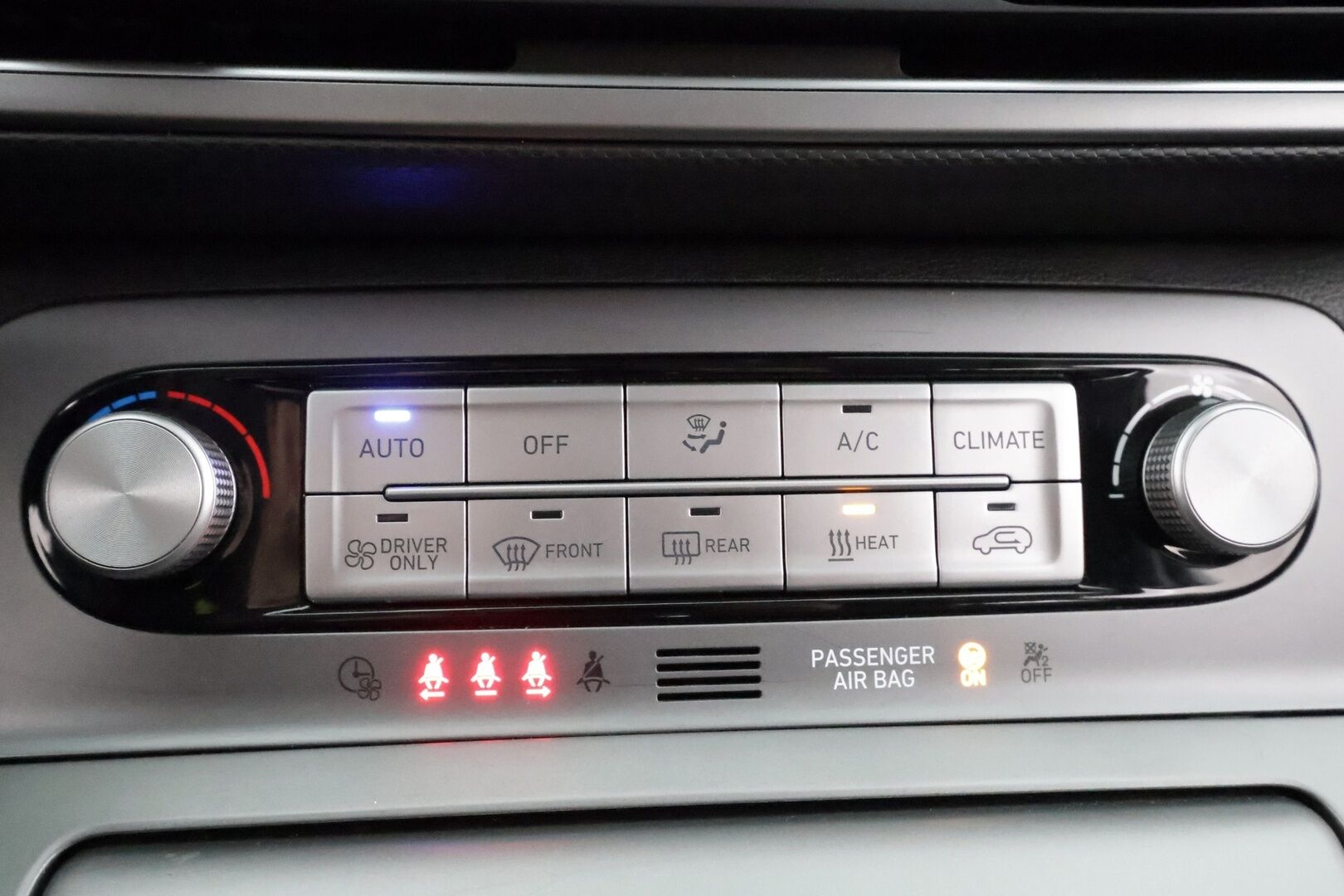 Hyundai KONA 2023 electric 64 kWh 204 hv Comfort MY21 * ACC / ILP / P.kamera / Digimittaristo / Ratinlämmitin / Keyless / LED * - 1.Om Suomi-auto / Akku kuntotarkastettu SoH 95,6% / Kahdet renkaat aluvanteilla / Merkkihuollettu