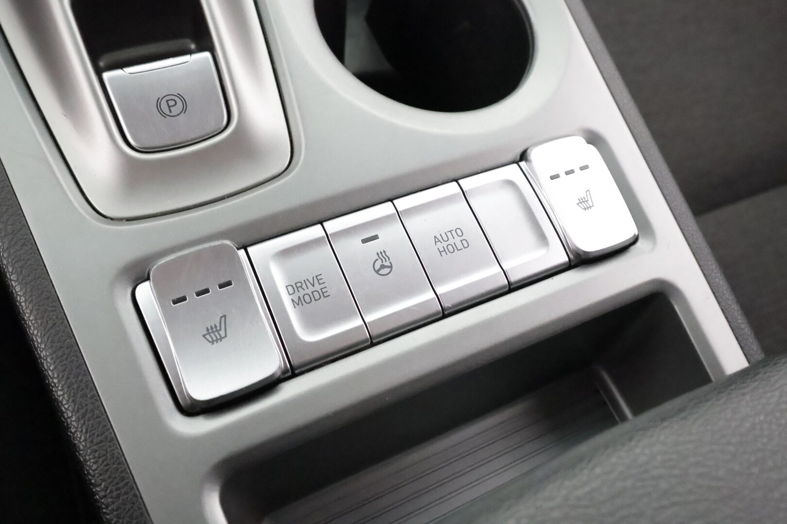 Hyundai KONA 2023 electric 64 kWh 204 hv Comfort MY21 * ACC / ILP / P.kamera / Digimittaristo / Ratinlämmitin / Keyless / LED * - 1.Om Suomi-auto / Akku kuntotarkastettu SoH 95,6% / Kahdet renkaat aluvanteilla / Merkkihuollettu