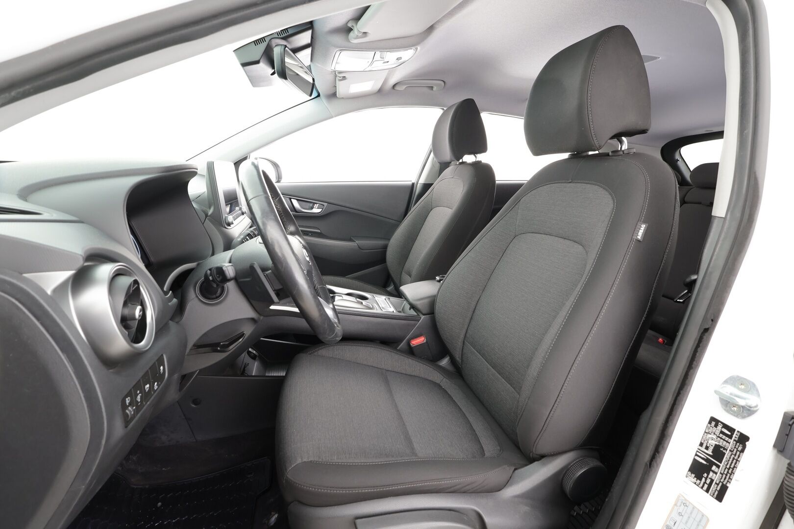 Hyundai KONA 2023 electric 64 kWh 204 hv Comfort MY21 * ACC / ILP / P.kamera / Digimittaristo / Ratinlämmitin / Keyless / LED * - 1.Om Suomi-auto / Akku kuntotarkastettu SoH 95,6% / Kahdet renkaat aluvanteilla / Merkkihuollettu