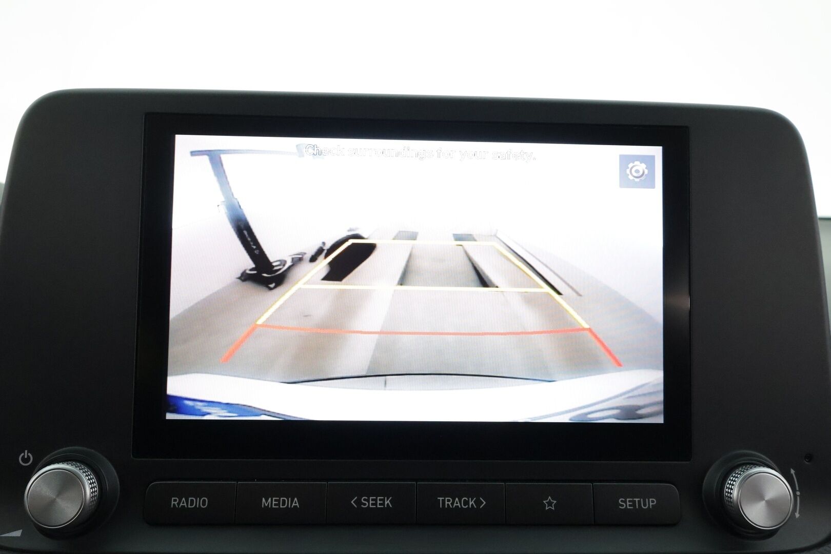 Hyundai KONA 2023 electric 64 kWh 204 hv Comfort MY21 * ACC / ILP / P.kamera / Digimittaristo / Ratinlämmitin / Keyless / LED * - 1.Om Suomi-auto / Akku kuntotarkastettu SoH 95,6% / Kahdet renkaat aluvanteilla / Merkkihuollettu