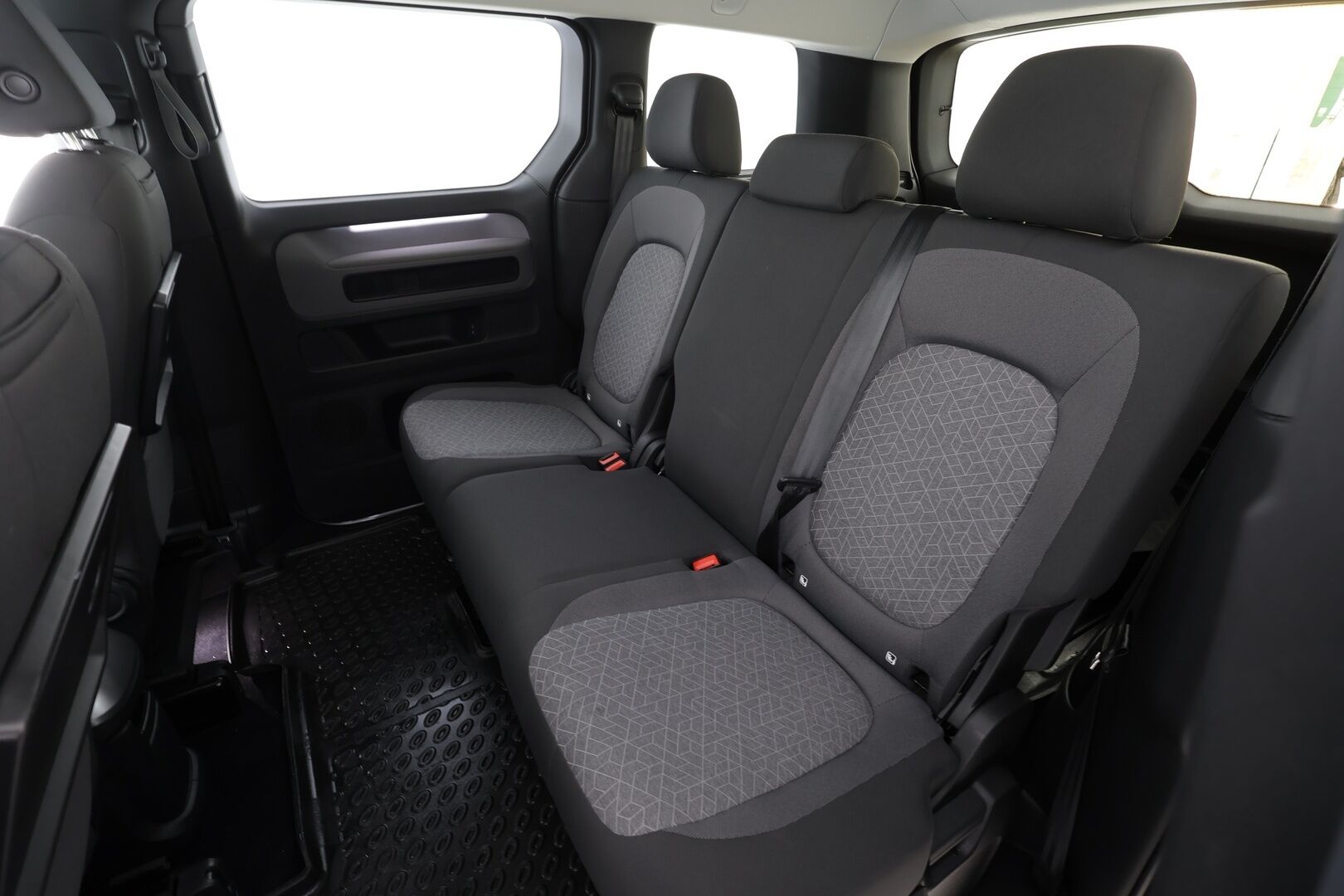 Volkswagen ID. Buzz 2023 Pro Business 77kWh * Koukku / ACC / LED / 360° Kamera / Kaistavahti / Navi / Keyless * - Suomi-auto / Kahdet renkaat / Merkkihuollot