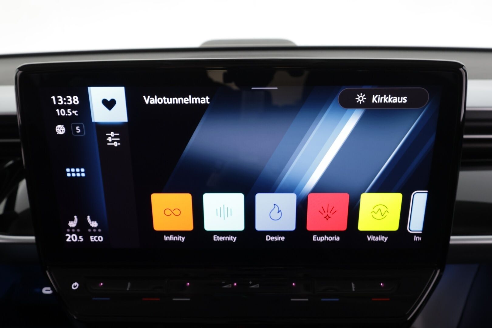 Volkswagen ID. Buzz 2023 Pro Business 77kWh * Koukku / ACC / LED / 360° Kamera / Kaistavahti / Navi / Keyless * - Suomi-auto / Kahdet renkaat / Merkkihuollot