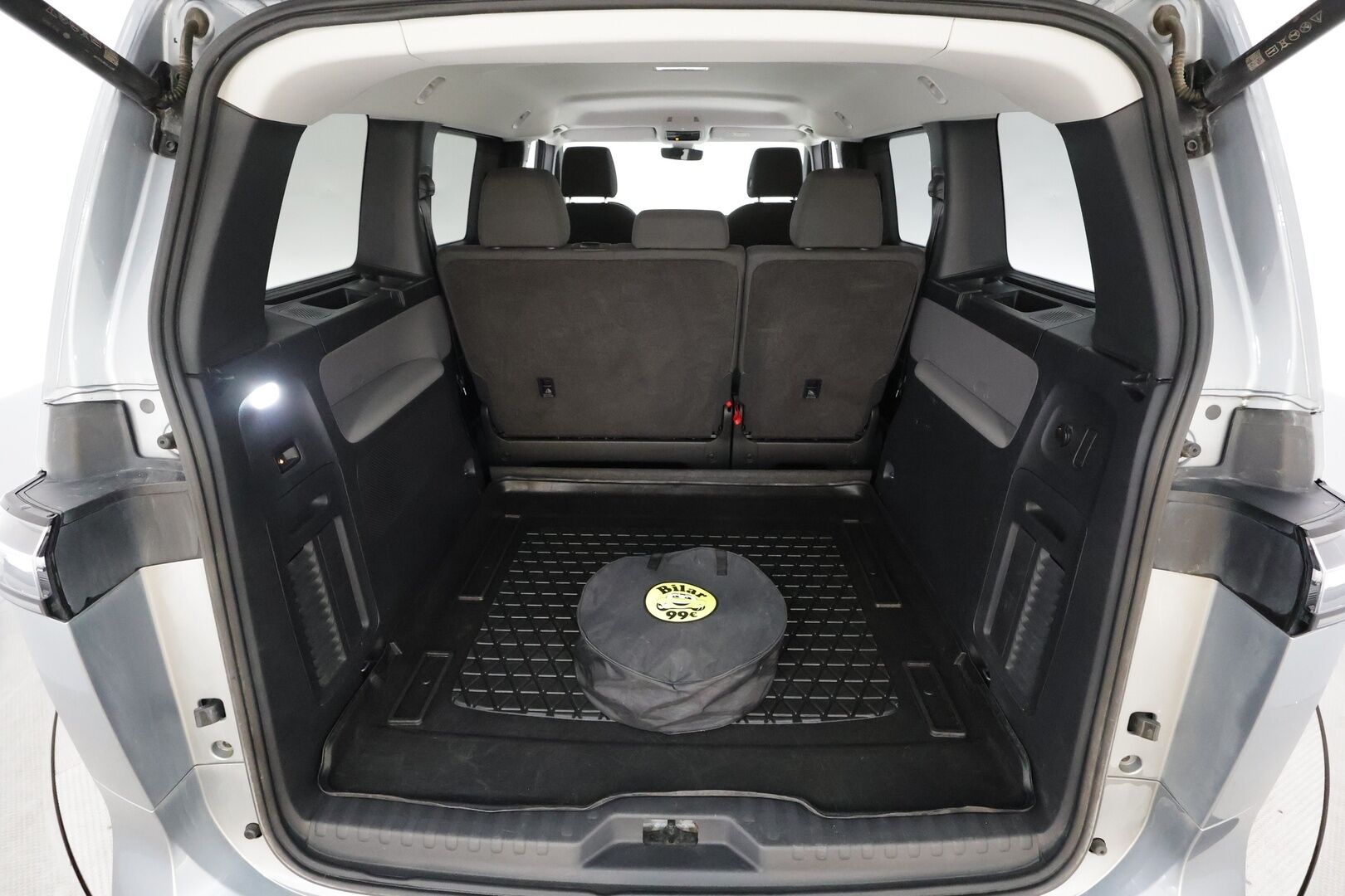 Volkswagen ID. Buzz 2023 Pro Business 77kWh * Koukku / ACC / LED / 360° Kamera / Kaistavahti / Navi / Keyless * - Suomi-auto / Kahdet renkaat / Merkkihuollot