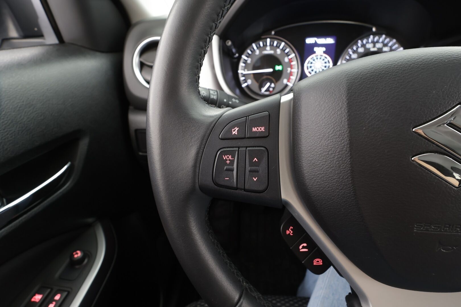 Suzuki Vitara 2024 1,4 BOOSTERJET 4WD GL+ 6MT HYBRID - | ACC | P.Kamera | Kaistavahti | LED | Lohko | Katvevarotin | Bluetooth | 1.Om Suomi-auto | Tehdastakuu | Kahdet renkaat aluvanteilla |