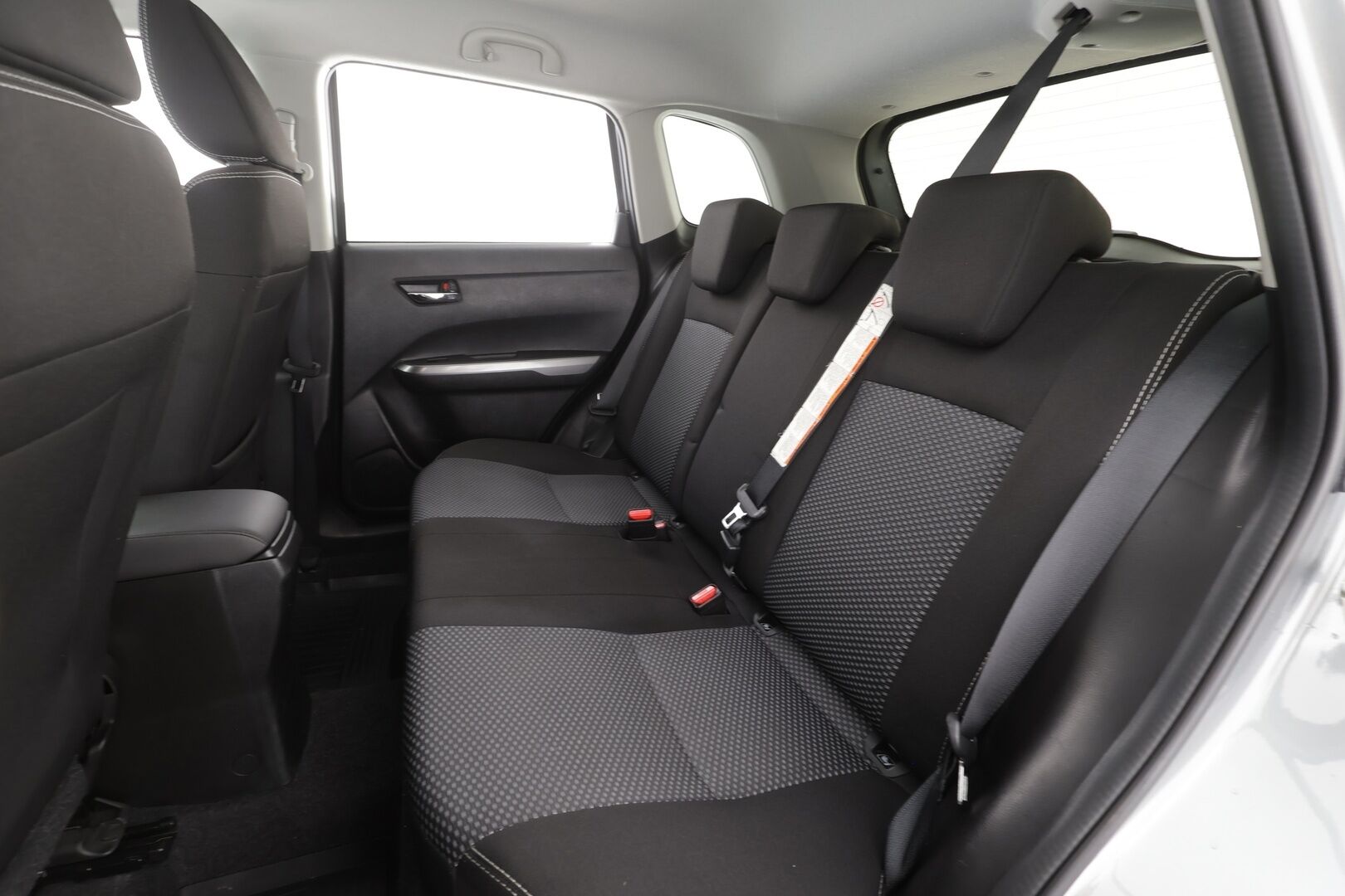 Suzuki Vitara 2024 1,4 BOOSTERJET 4WD GL+ 6MT HYBRID - | ACC | P.Kamera | Kaistavahti | LED | Lohko | Katvevarotin | Bluetooth | 1.Om Suomi-auto | Tehdastakuu | Kahdet renkaat aluvanteilla |