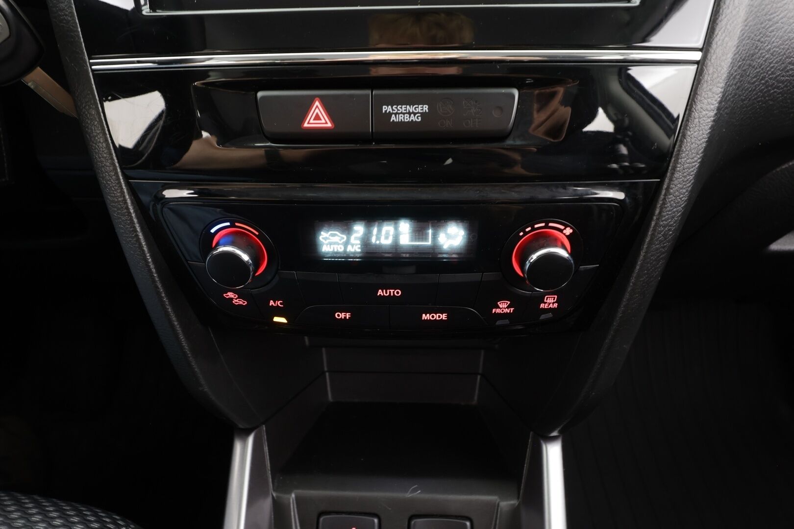 Suzuki Vitara 2024 1,4 BOOSTERJET 4WD GL+ 6MT HYBRID - | ACC | P.Kamera | Kaistavahti | LED | Lohko | Katvevarotin | Bluetooth | 1.Om Suomi-auto | Tehdastakuu | Kahdet renkaat aluvanteilla |