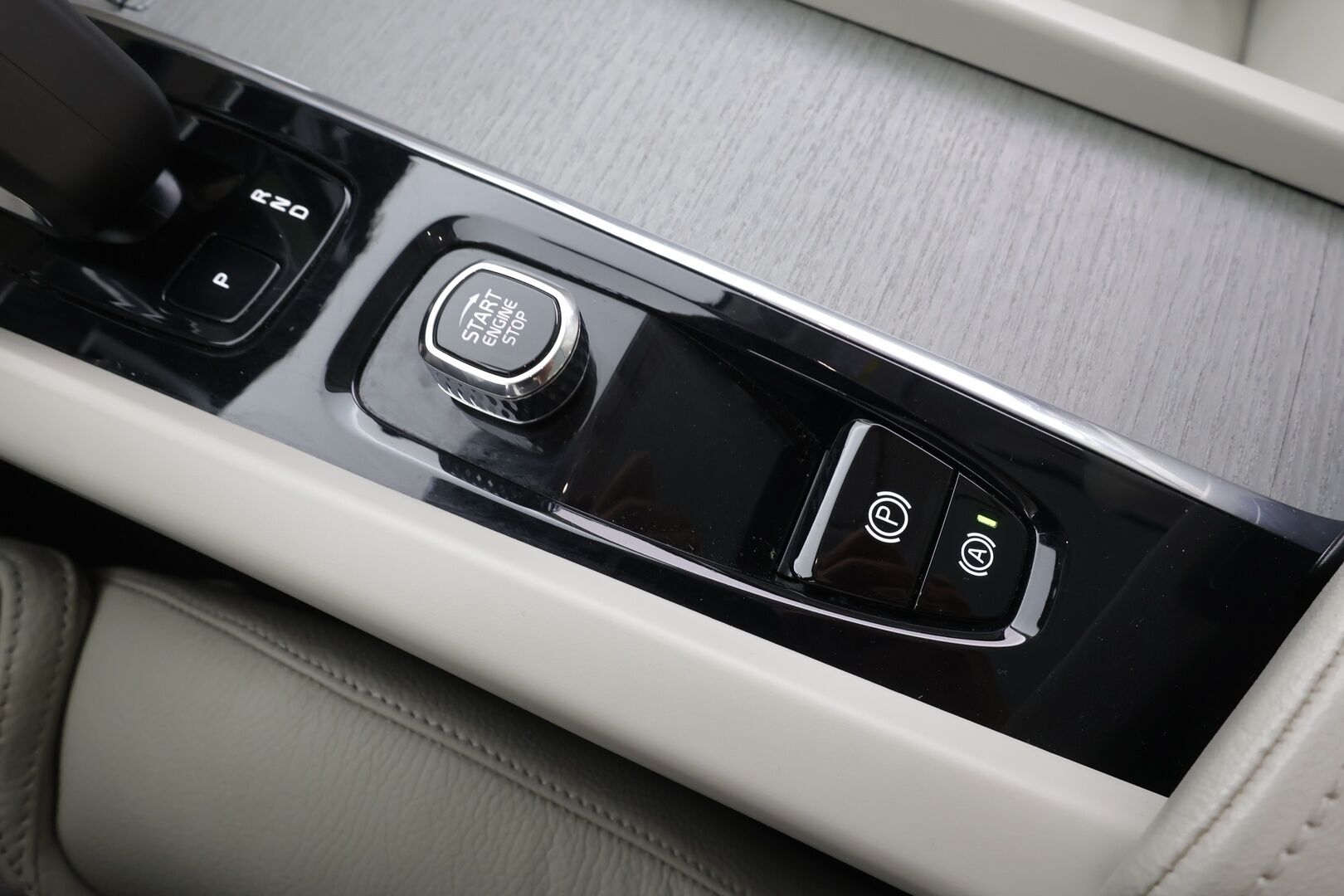 Volvo XC60 2023 T8 AWD Long Range High Performance Plus Bright aut - HUD | Pilot assist | Koukku | P-kamera | Muistipenkki | Panorama | Merkkihuollot | Full-LED | 